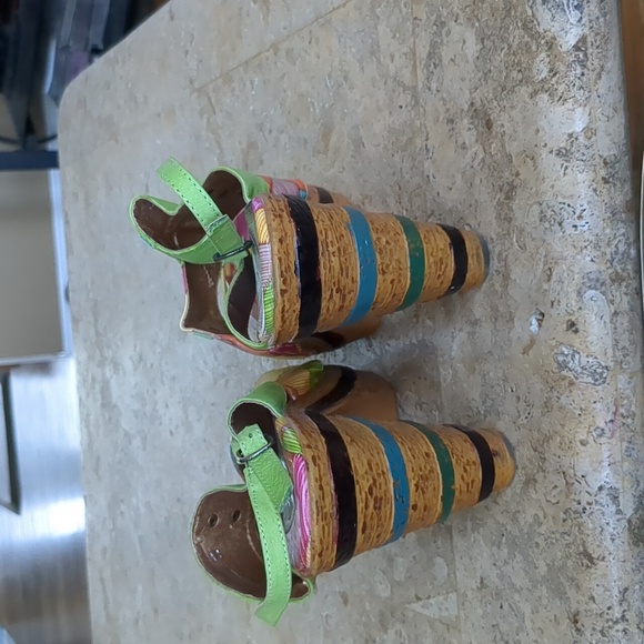 Shoes - Picture 3 of 4